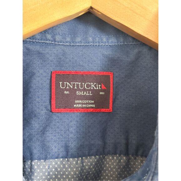 Untuckit button down shirt size small - Picture 2 of 4